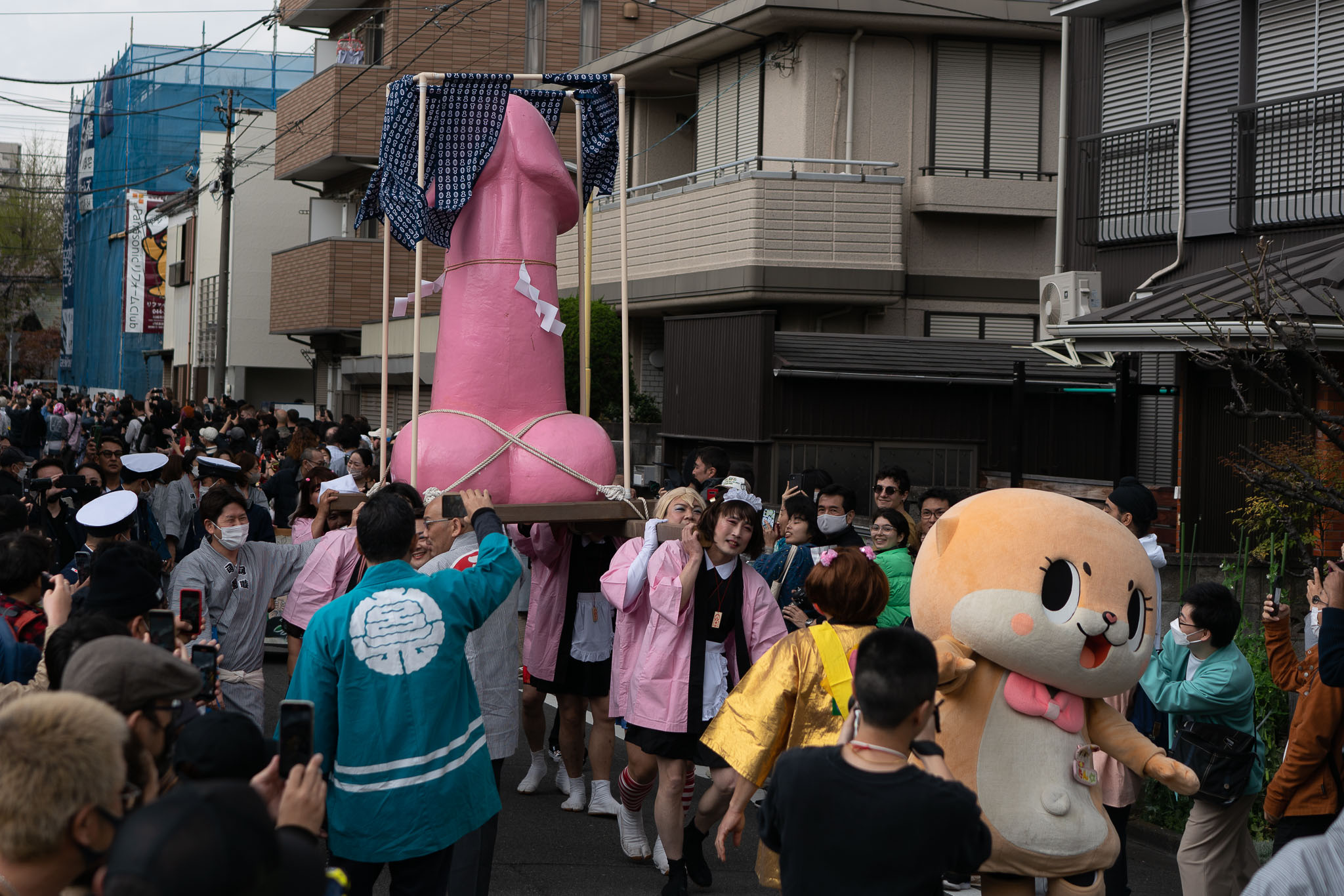 Kanamara Matsuri Kawasaki — pink mikoshi portable shrine carried through streets