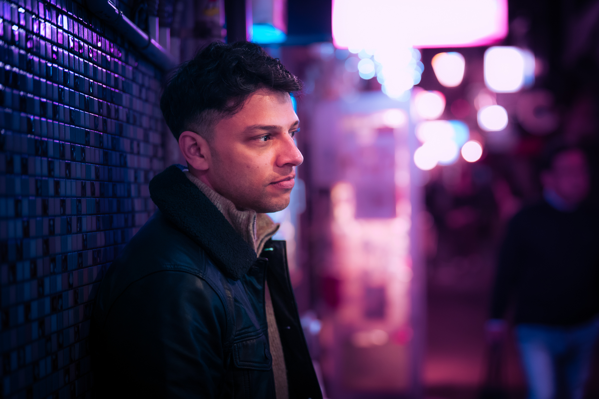 Cinematic portrait against Kabukicho neon, Shinjuku Tokyo — TOKYOLUV