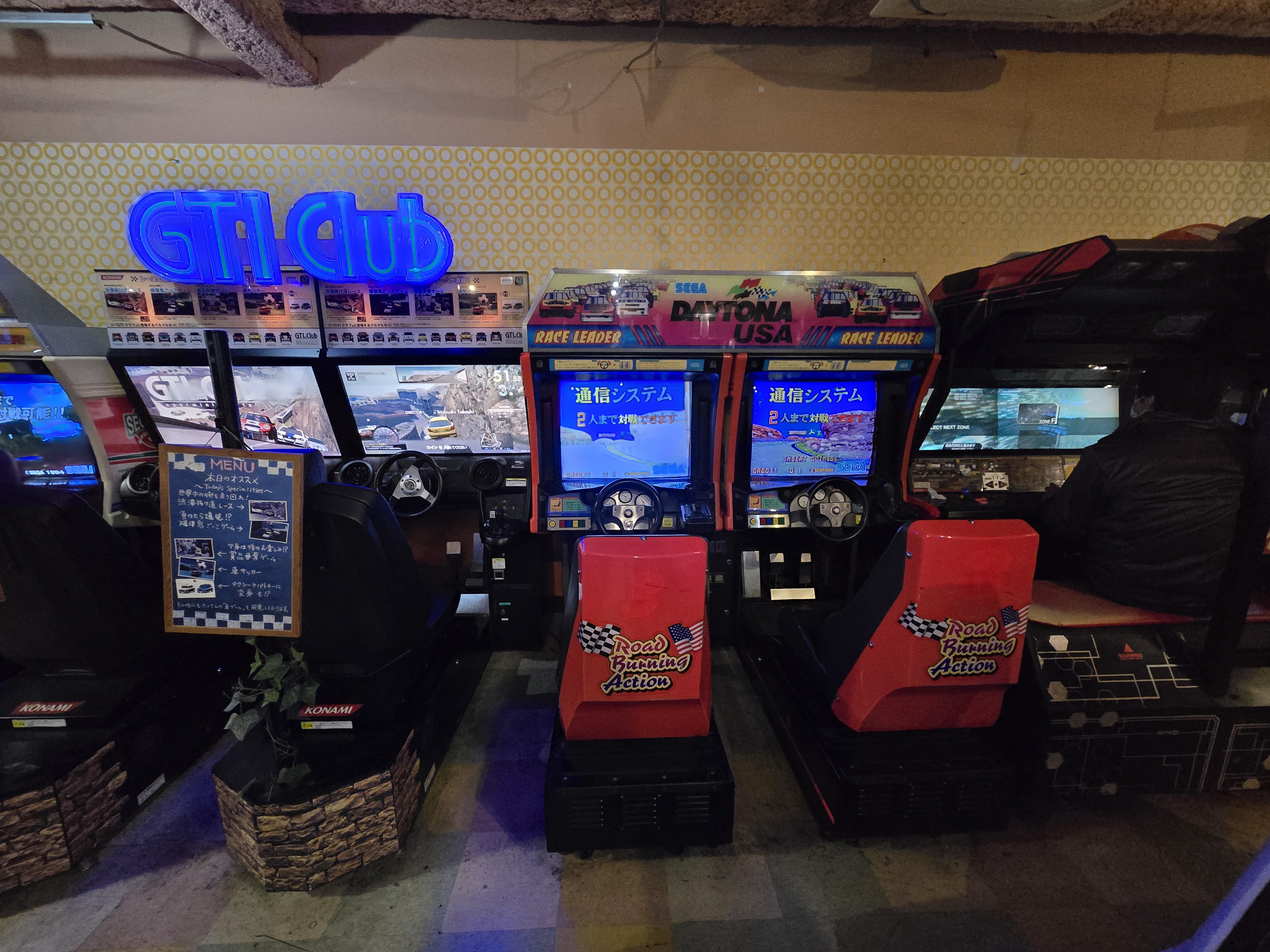 GTI Club and Daytona USA linked cabinets at Mikado Takadanobaba