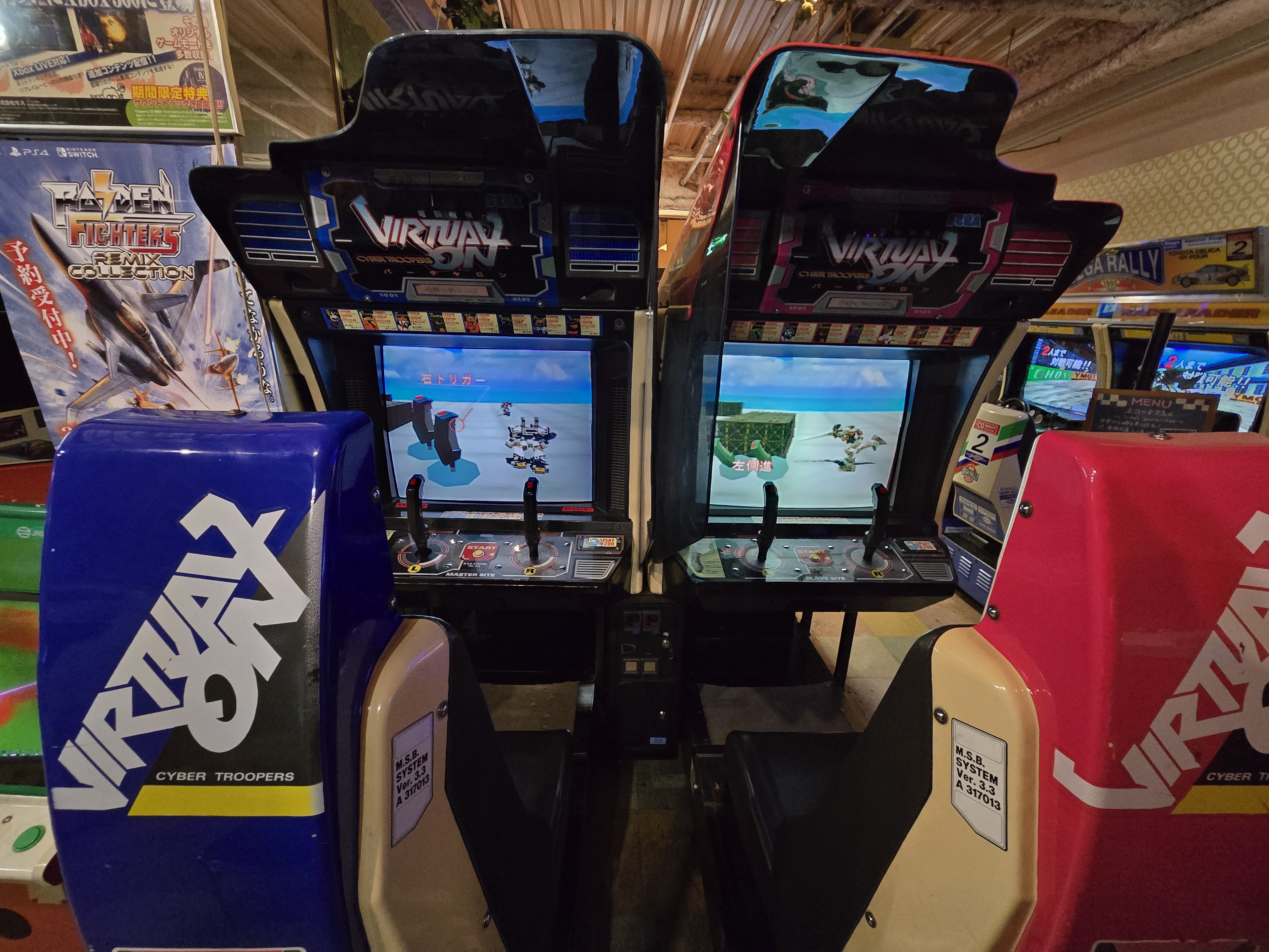 Virtual On Cyber Troopers linked twin-stick cabinets at Mikado Takadanobaba