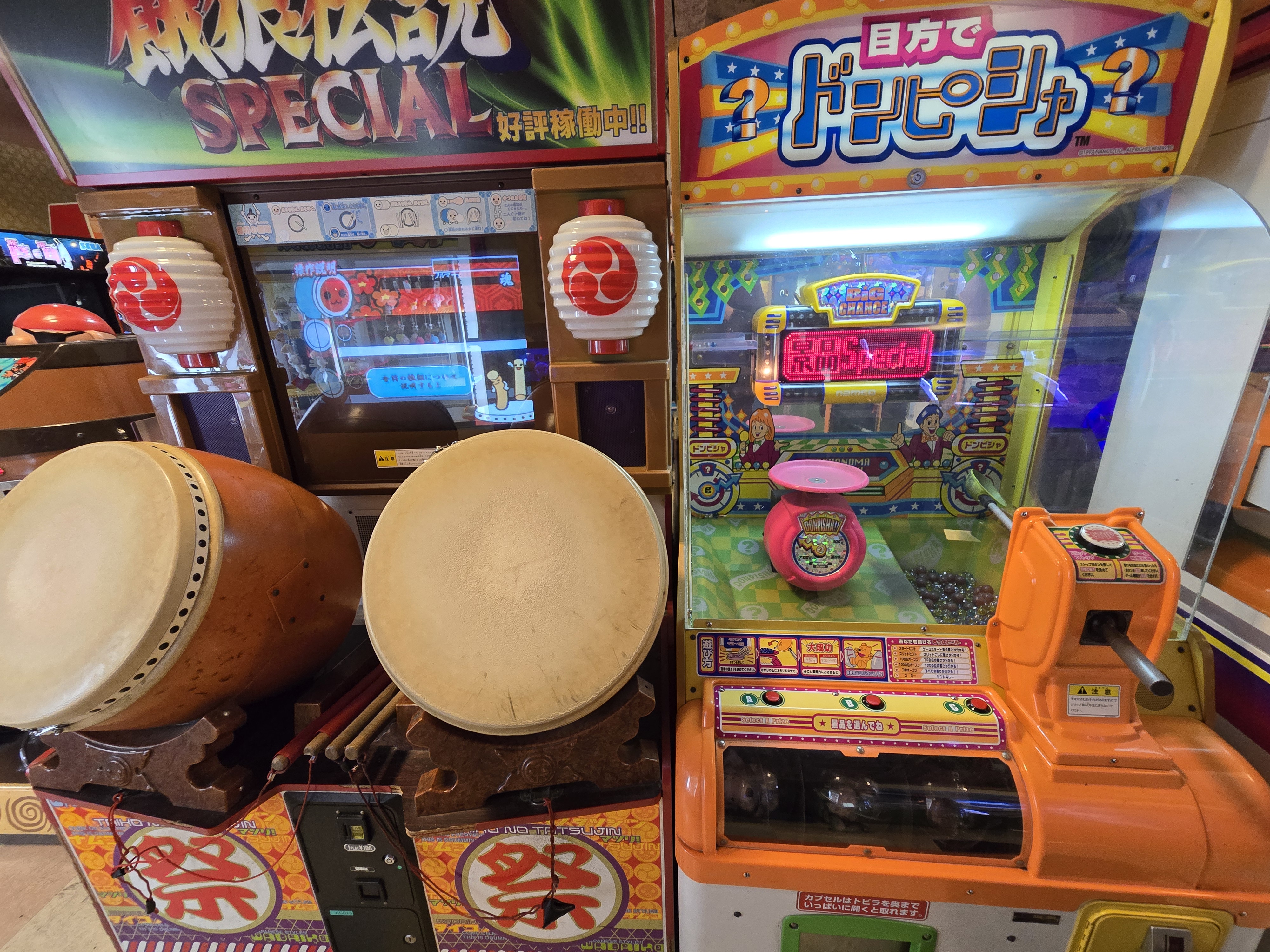 Taiko no Tatsujin drum arcade cabinet at Mikado Takadanobaba